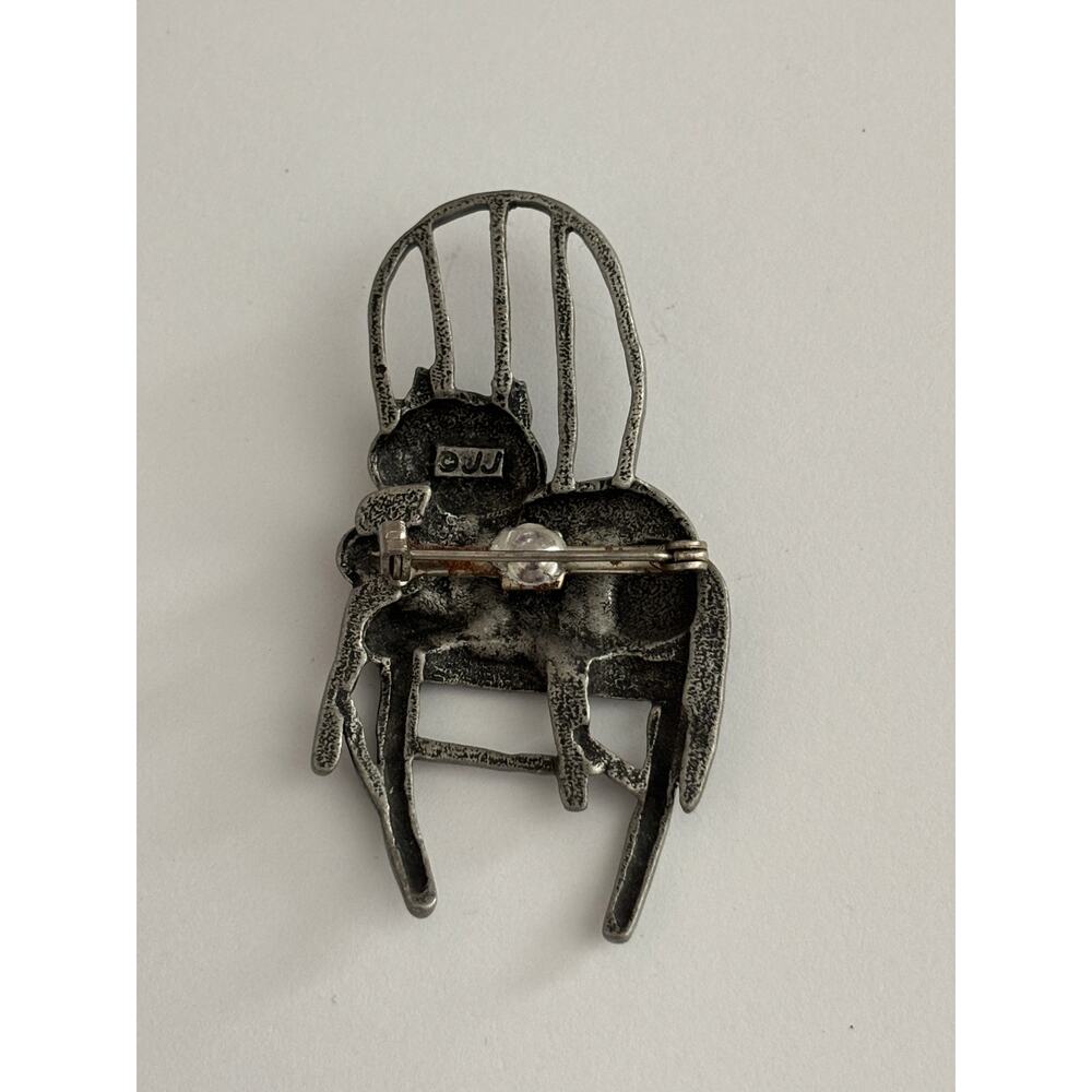 JJ Jonette Jewelry Cheshire Cat on a Chailr Brooch Pewter - Picture 4 of 4